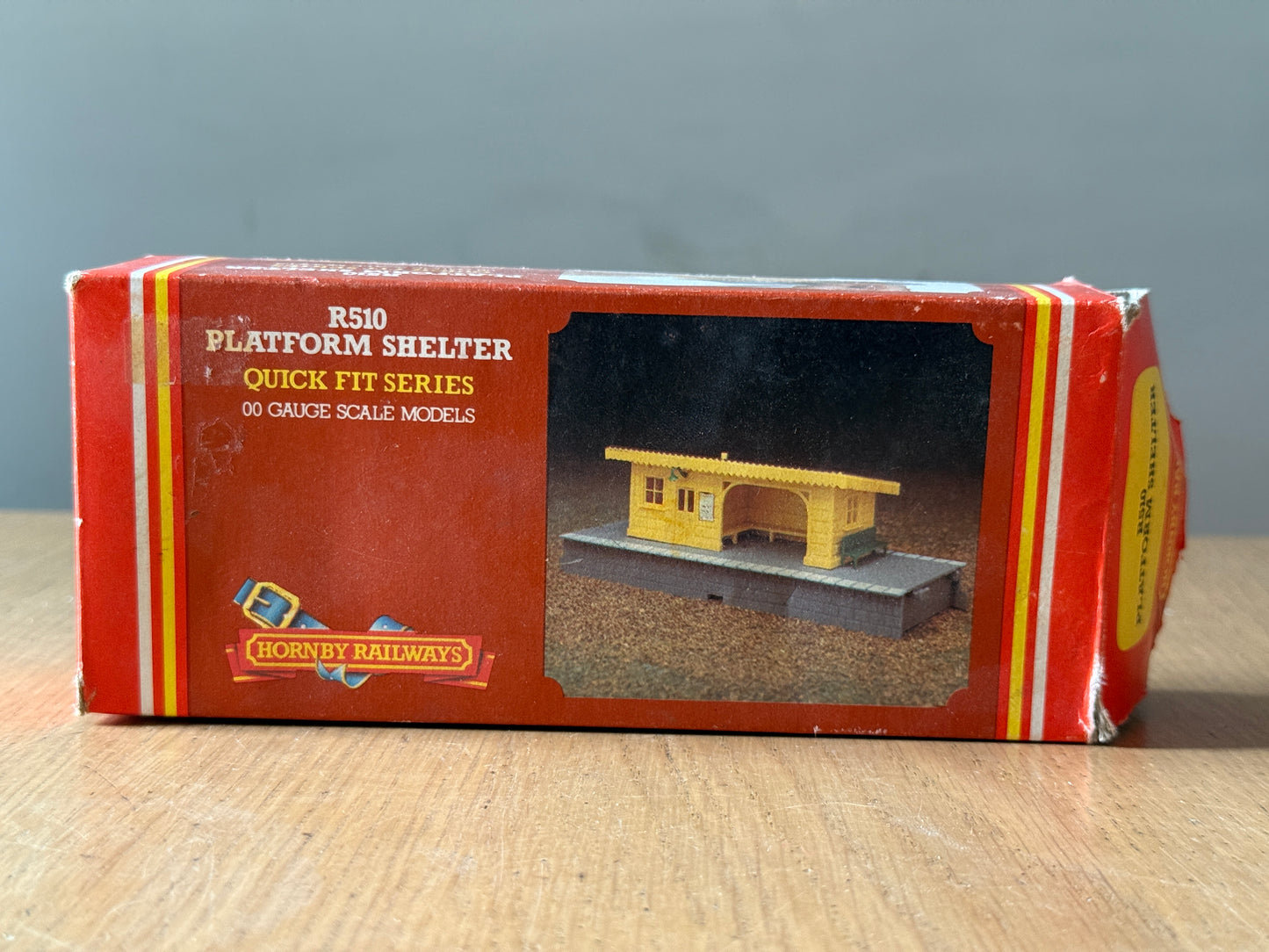 Hornby OO Gauge R510 Platform Shelter
