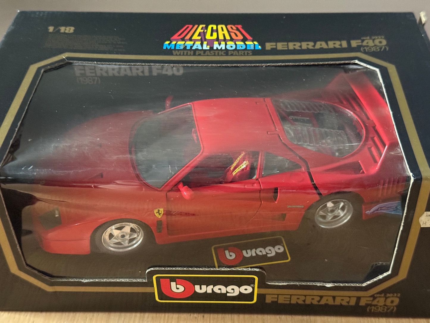 Bburago 1:18 Diecast Model 3032 - Ferrari F40 (1987) - Mint Condition