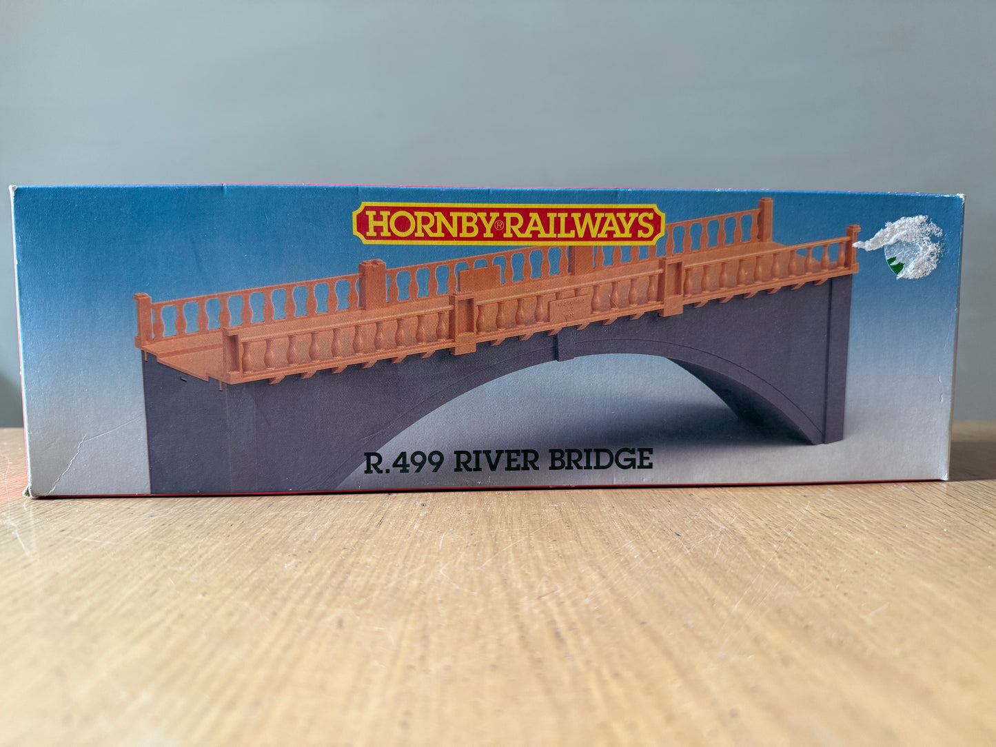 Hornby R499 River Bridge. BNIB. Box Tatty.
