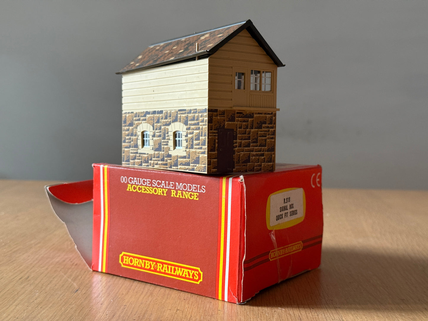 Hornby R518 Signal Box
