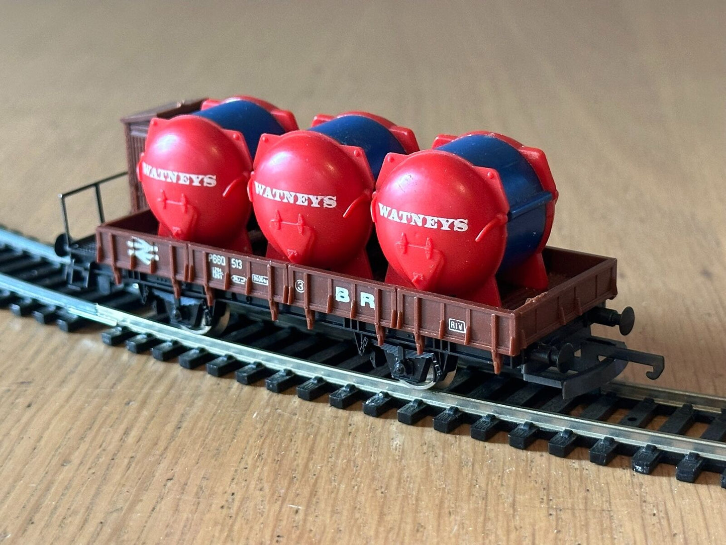 Lima OO Gauge R321 Watneys Triple Cask Wagon. Pre owned.