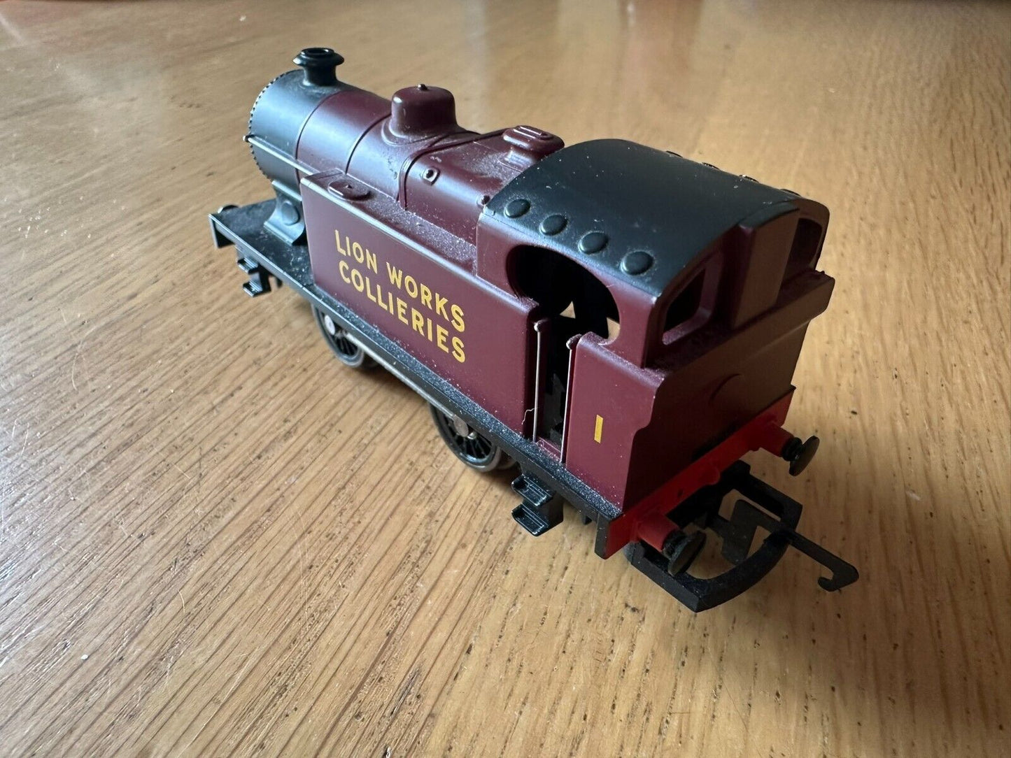 Hornby OO Gauge 0-4-0T Locomotive - Lion Works. Pre-owned. Fully Tested