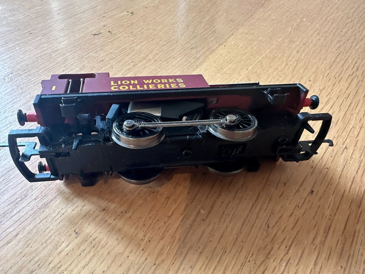 Hornby OO Gauge 0-4-0T Locomotive - Lion Works. Pre-owned. Fully Tested