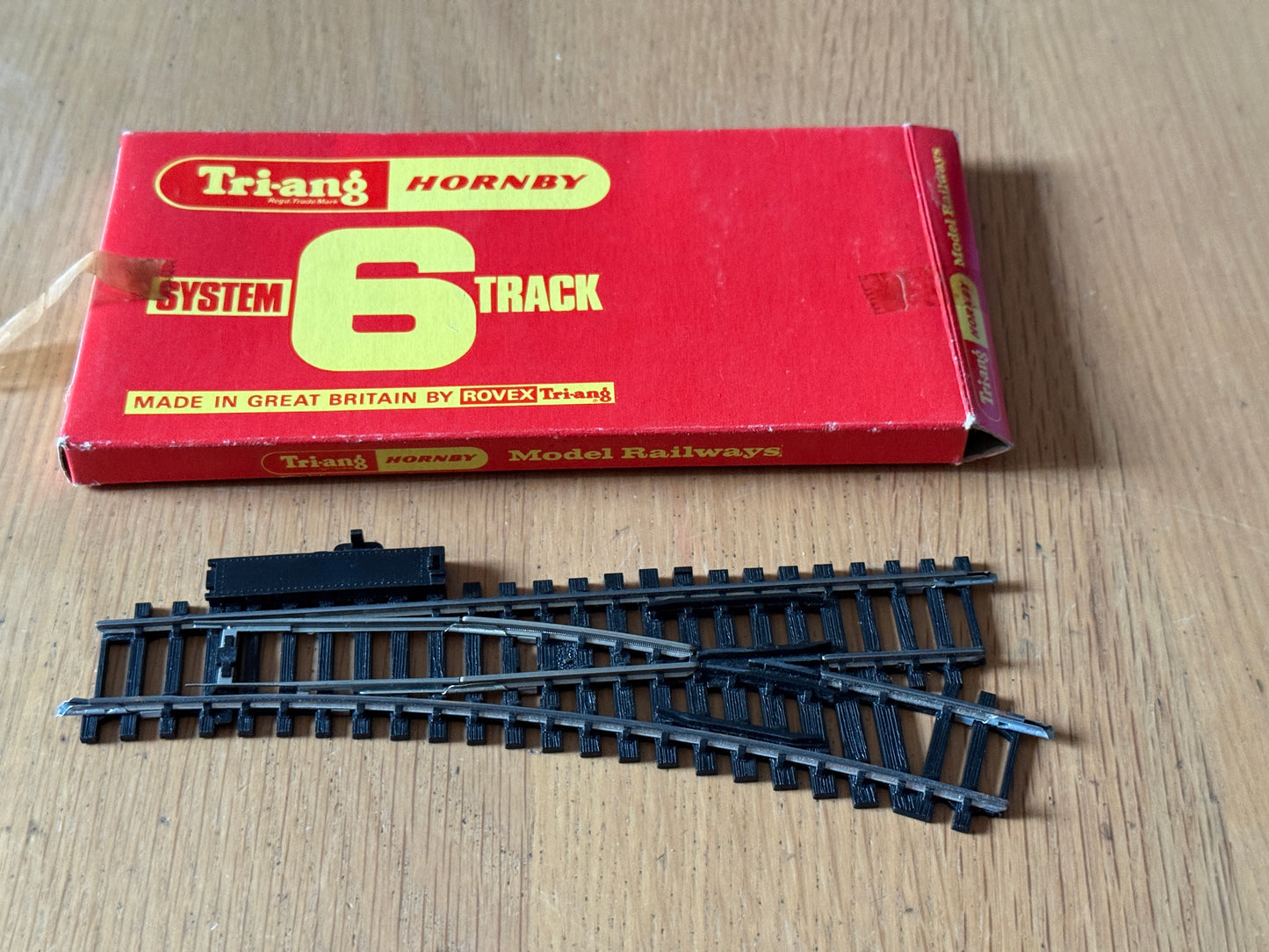 Triang Hornby OO Gauge R290 Right Hand point