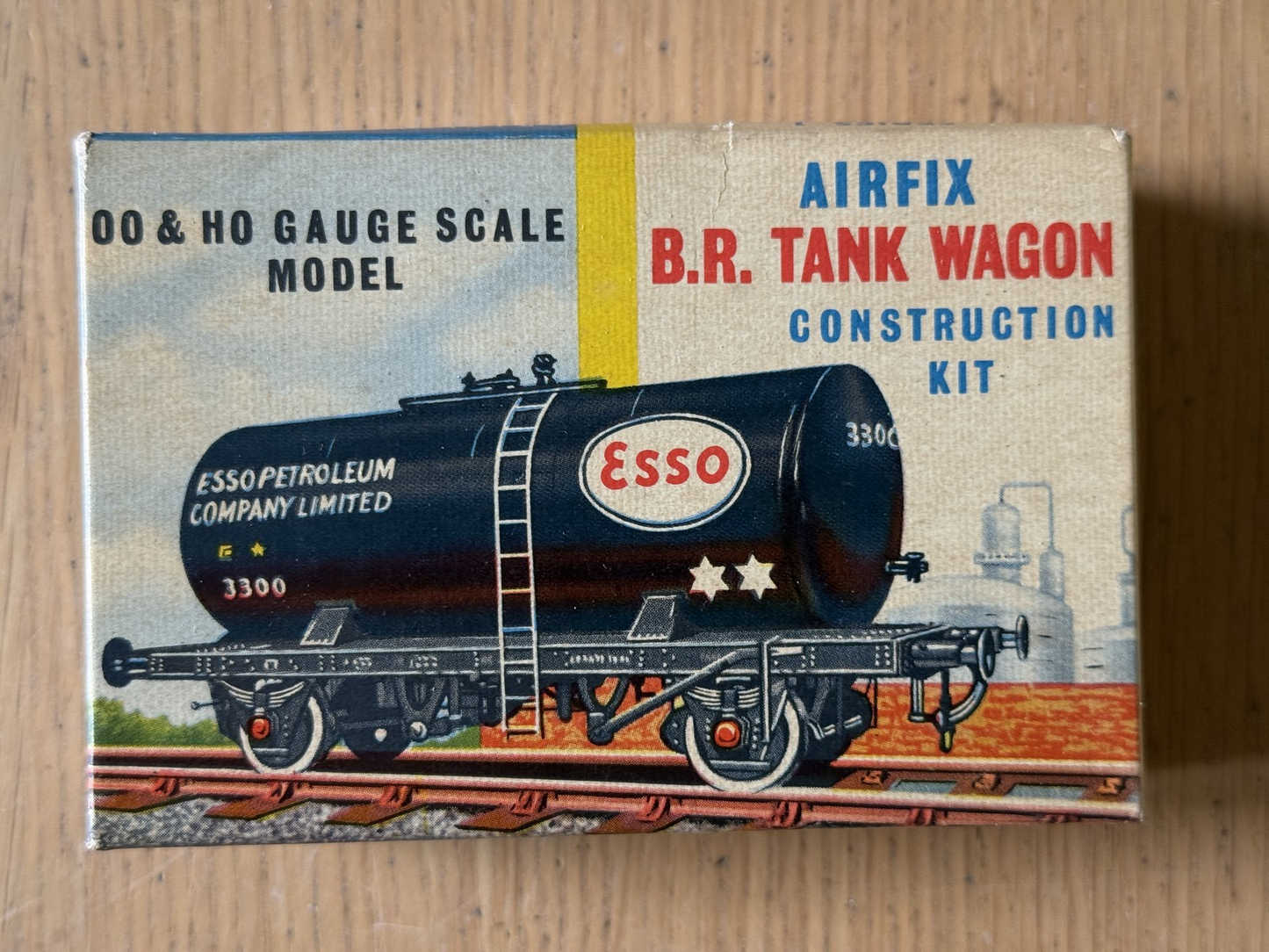 Airfix OO/HO Gauge 1:76 Scale Plastic Model Kit - B.R. Tank Wagon