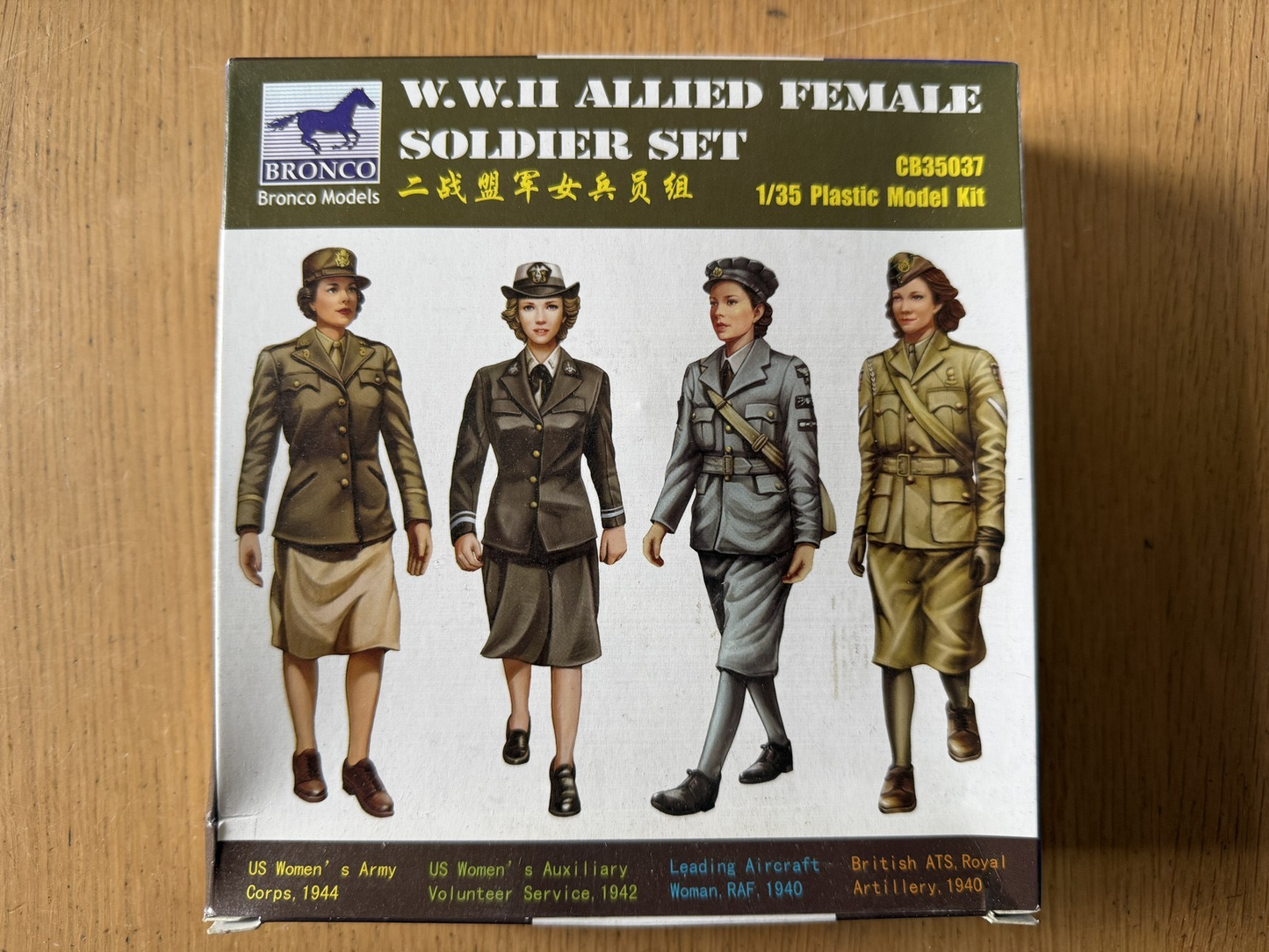 Bronco 1:35 Plastic Model Kit CB35037: WWII Allied Female Soldier Set
