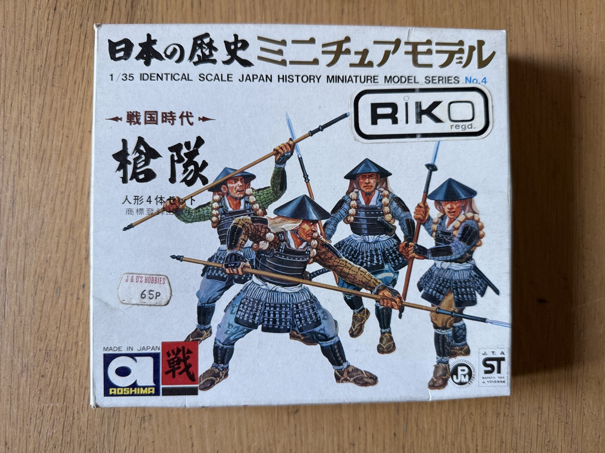 Roshima 1:35 Plastic Model Kit - Identical Scale Japan History Miniature Models