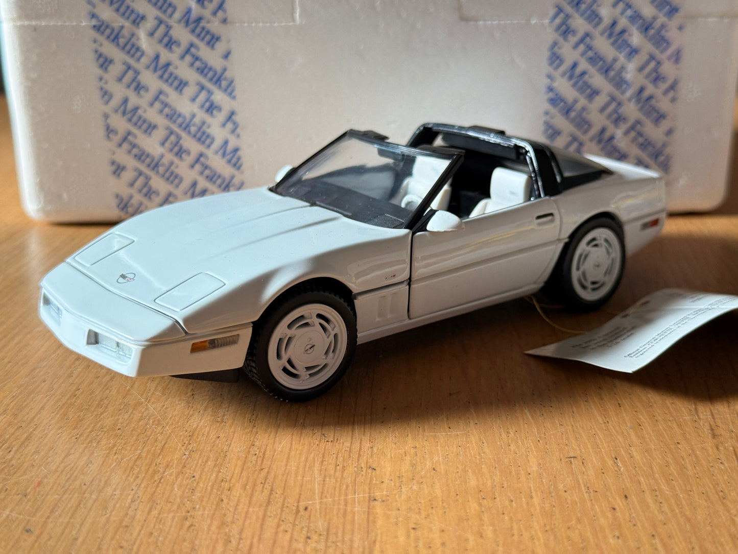 Franklin Mint - 1:24 1988 Chevrolet Corvette.