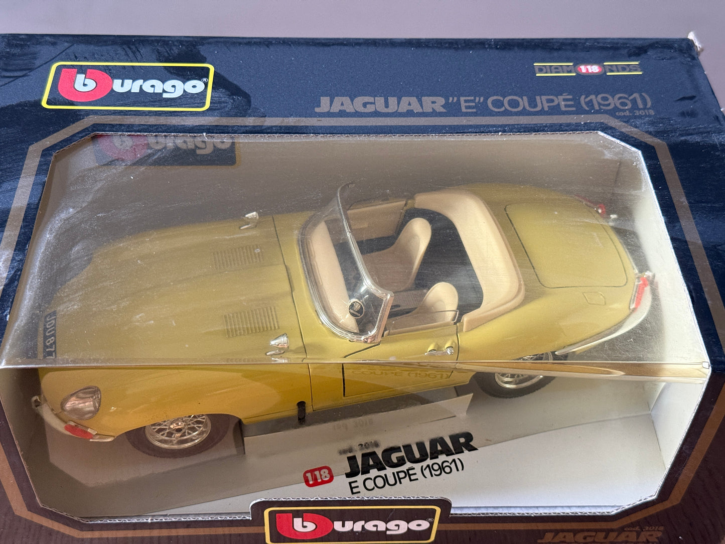 Bburago 1:18 Diecast Model 3018 - Jaguar E-Type Coupe (1961) - Mint Condition