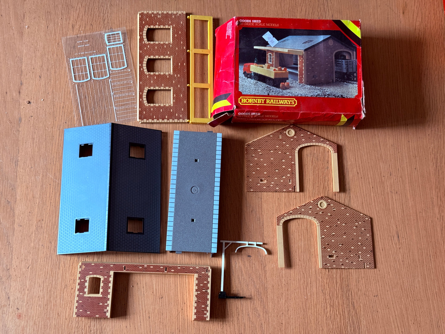 Hornby OO Gauge R506 Goods Shed