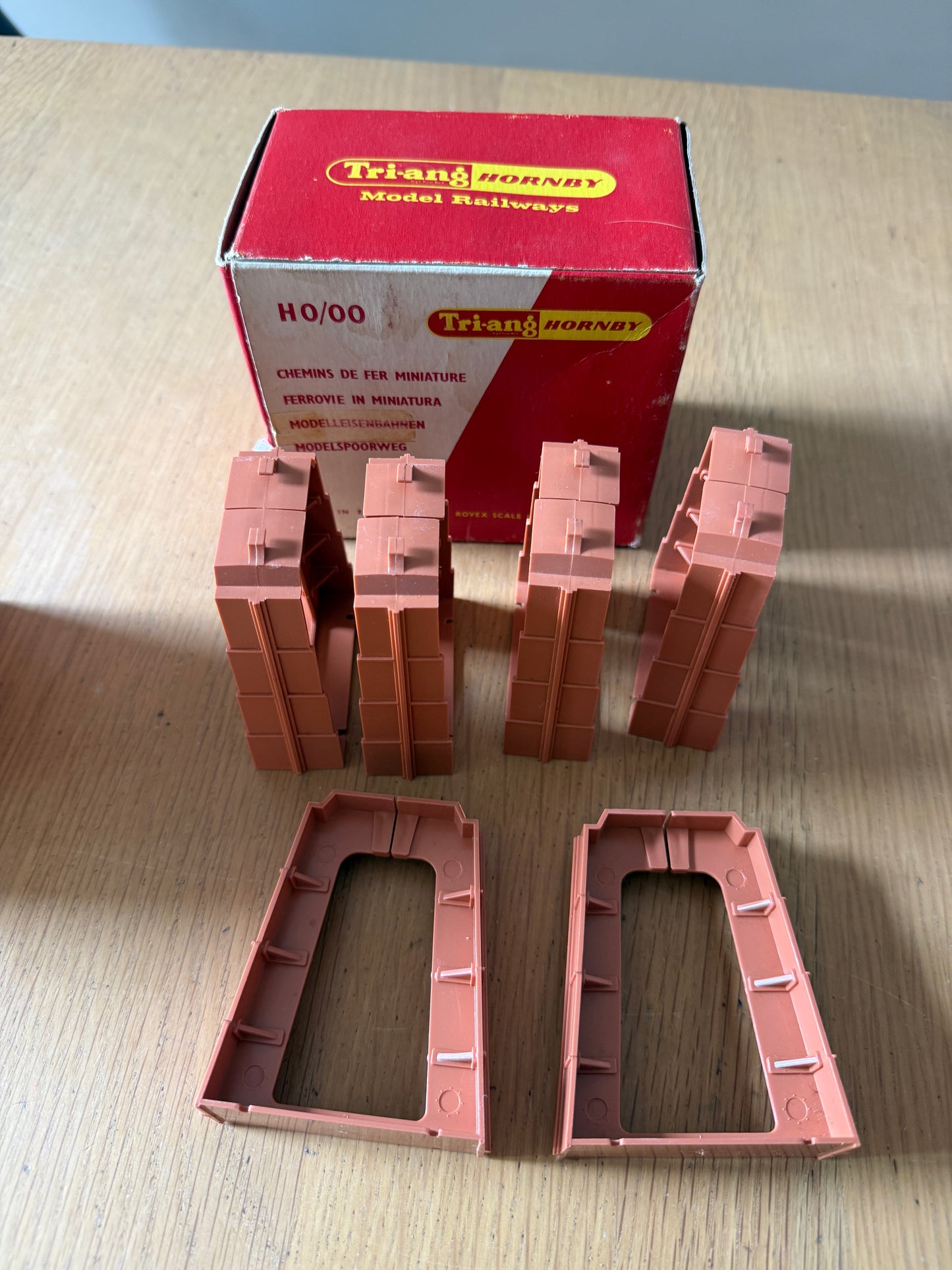 Hornby OO Gauge R453 Set of Six High Level Piers