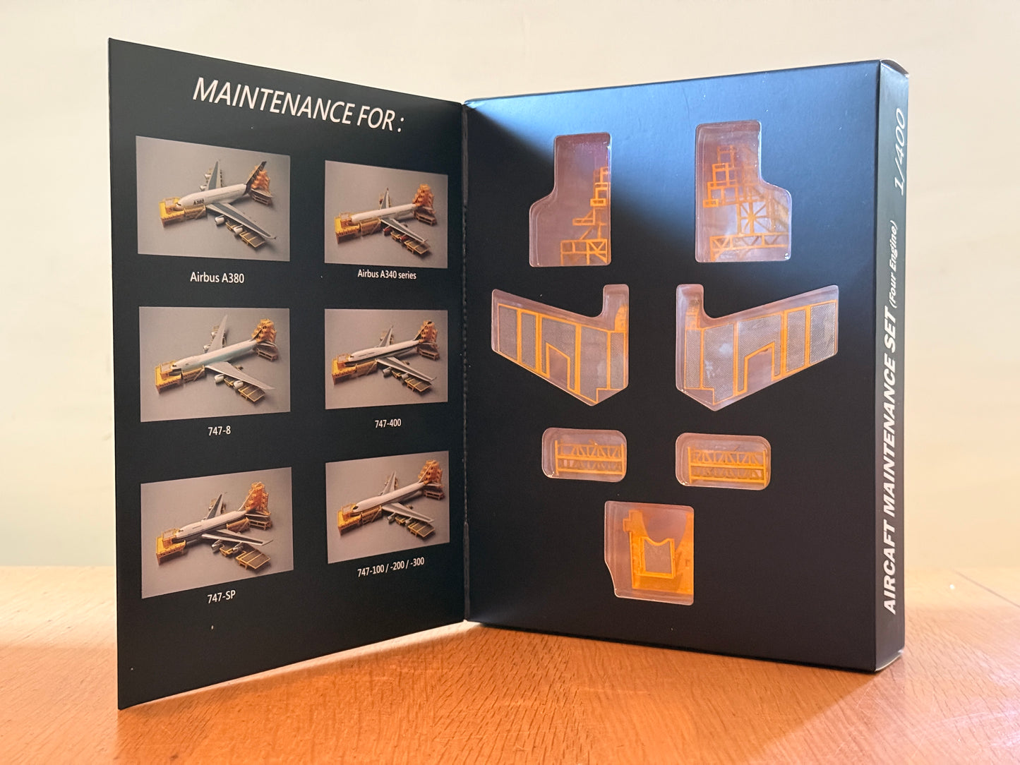 1:400 Scale Aircraft Maintenance Set. BNIB.