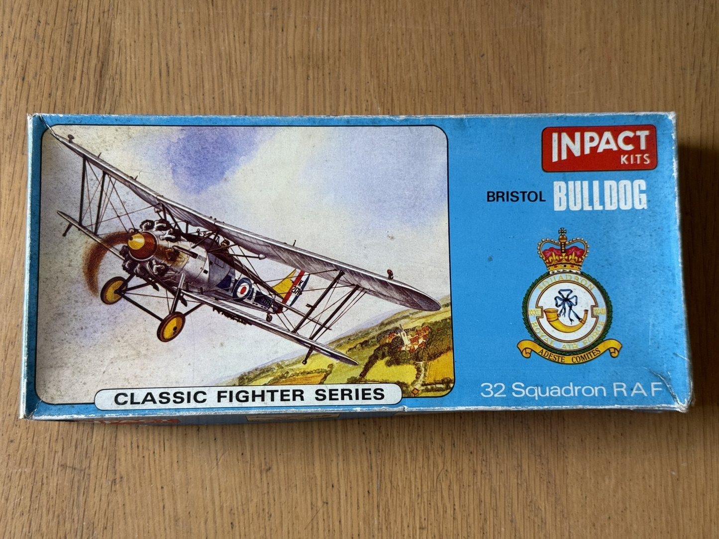 Vintage Inpact 1:48 Plastic Model Kit - Bristol Bulldog 32nd Squadron Biplane