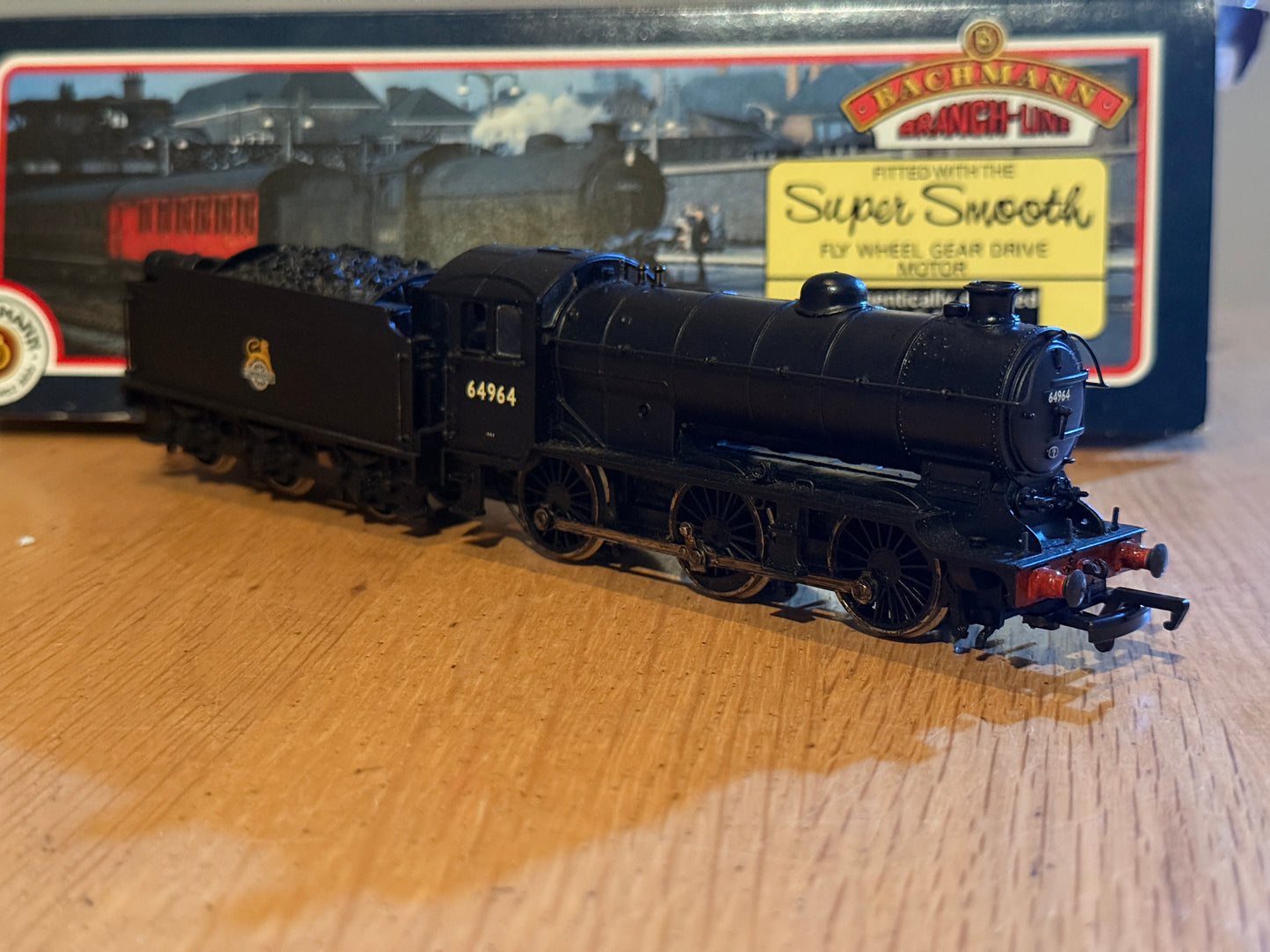 Bachmann OO Gauge 31-851 - LNER Gresley Class BR J39 Locomotive 64964