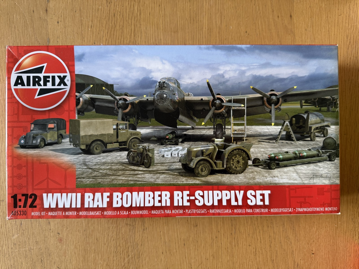 Airfix 1:72 Model Kit A05330a - WWII USAAF Bomber Re-Supply Set.