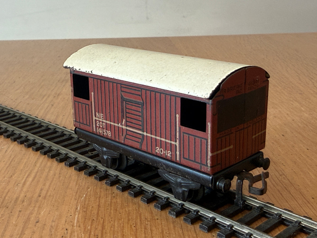 Triang OO Gauge NE 20T Tin Plate Brake Van 141578