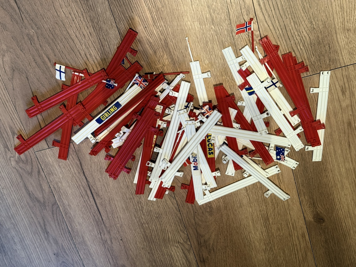 Scalextric 1:32 Barriers and Flags