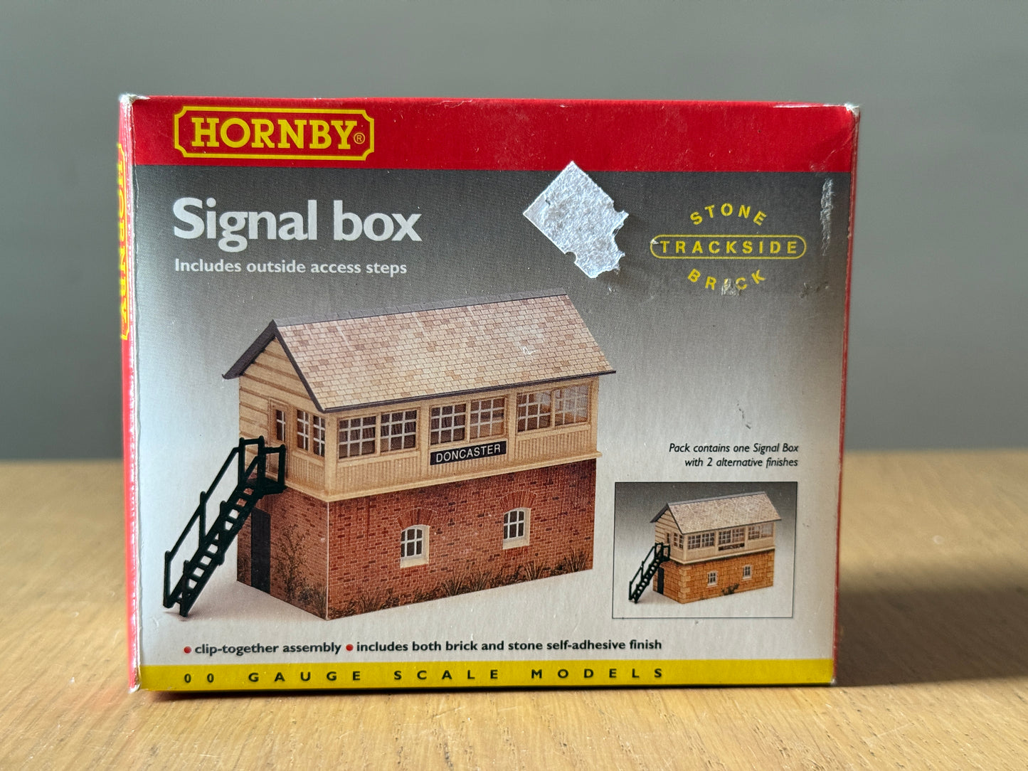 Hornby R503 Signal Box. BNIB.