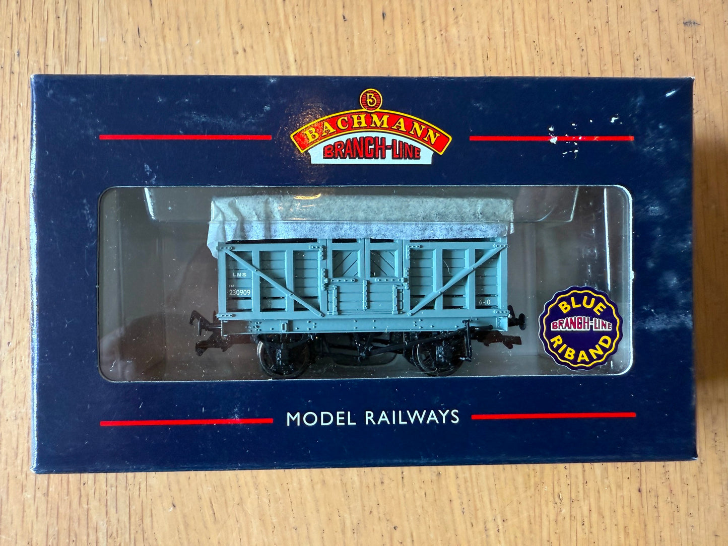 Bachmann OO Gauge 37-701A 10 Ton Cattle Wagon - LMS Grey. BNIB