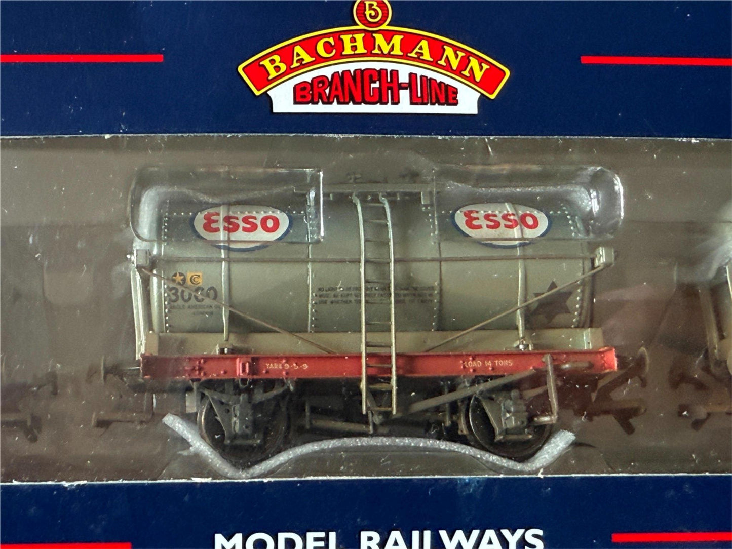 Bachmann 37-668 14T Tank Wagons Esso Livery Triple Pack - Weathered - BNIB
