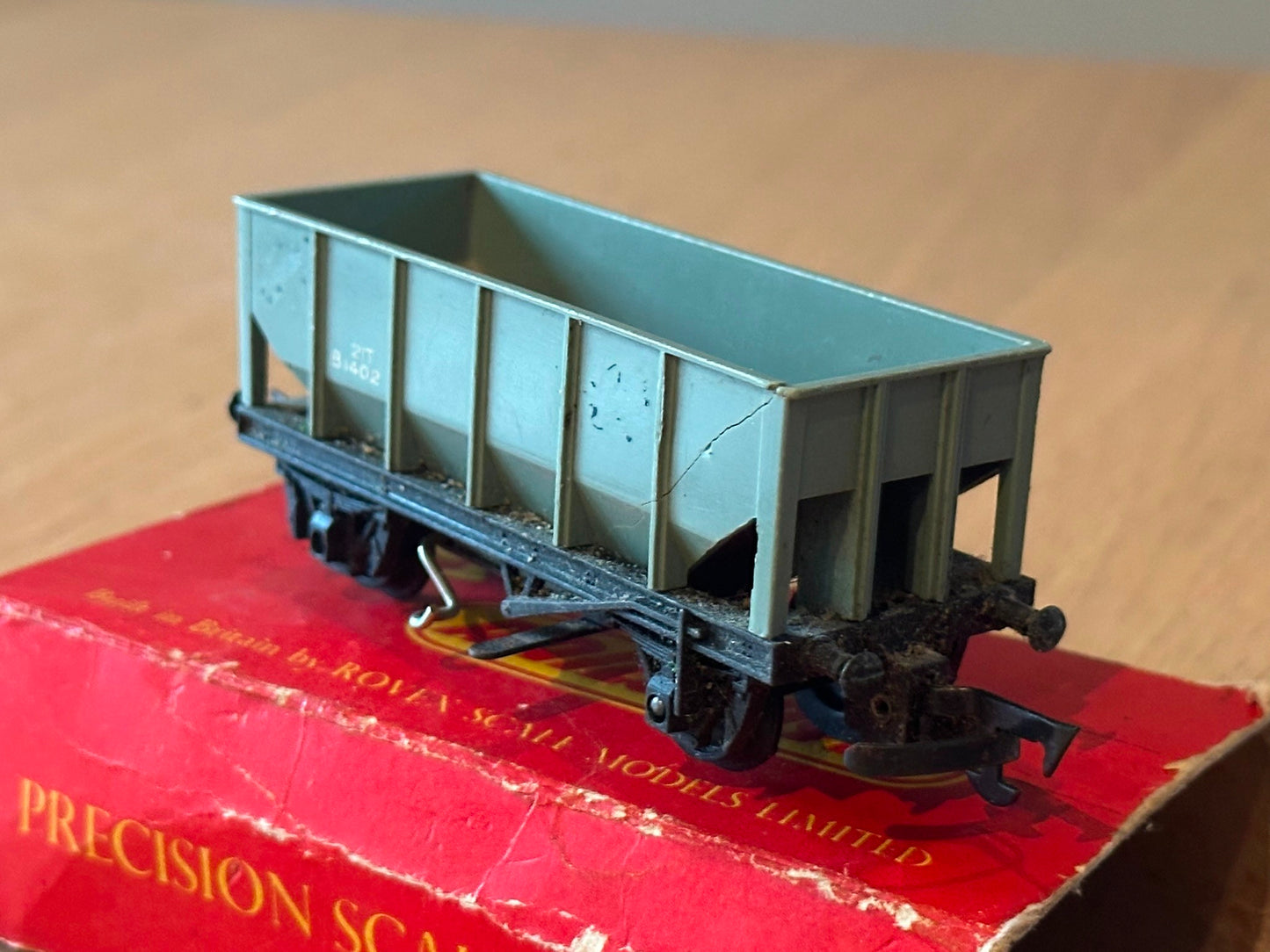 Triang R214 Operating Hopper Wagon (missing top cover). Original Box - tatty.