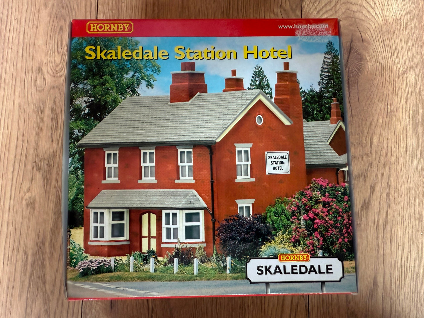 Hornby Skaledale OO Gauge Building - Skaledale Station Hotel BNIB