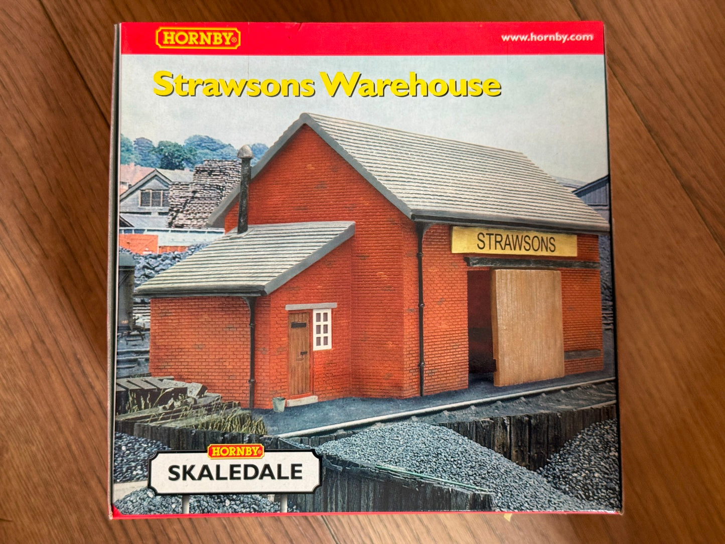 Hornby Skaledale OO Gauge Building - Strawsons Warehouse BNIB