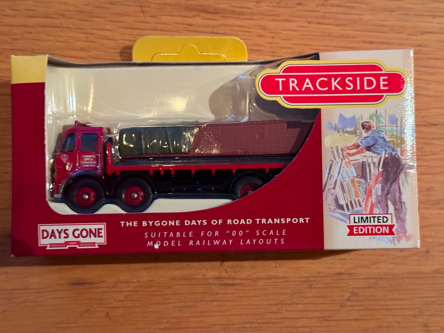 Trackside OO Gauge 1:76 DG176002 Leyland 8 Wheel Lorry - London Brick BNIB