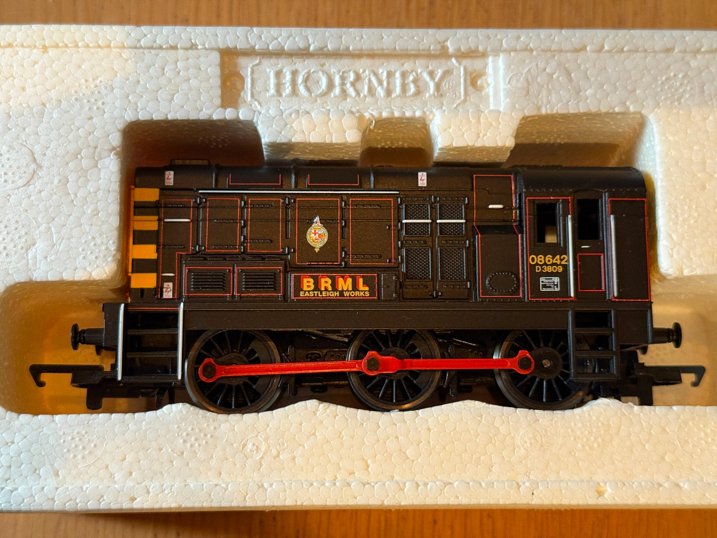 Hornby OO R2333 Class 08 0-6-0 BRML Eastleigh. Diesel Shunter 08642. BNIB.