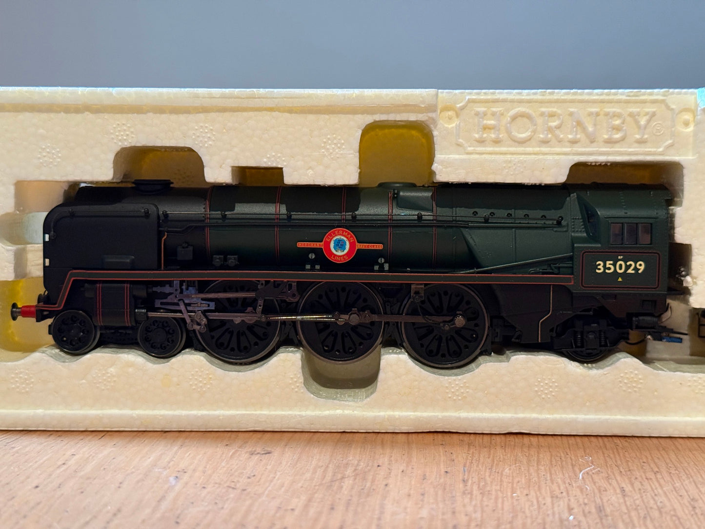 Hornby OO Gauge BR 4-6-2 Rebuilt Merchant Navy 35029 Ellerman Lines - NRM BNIB