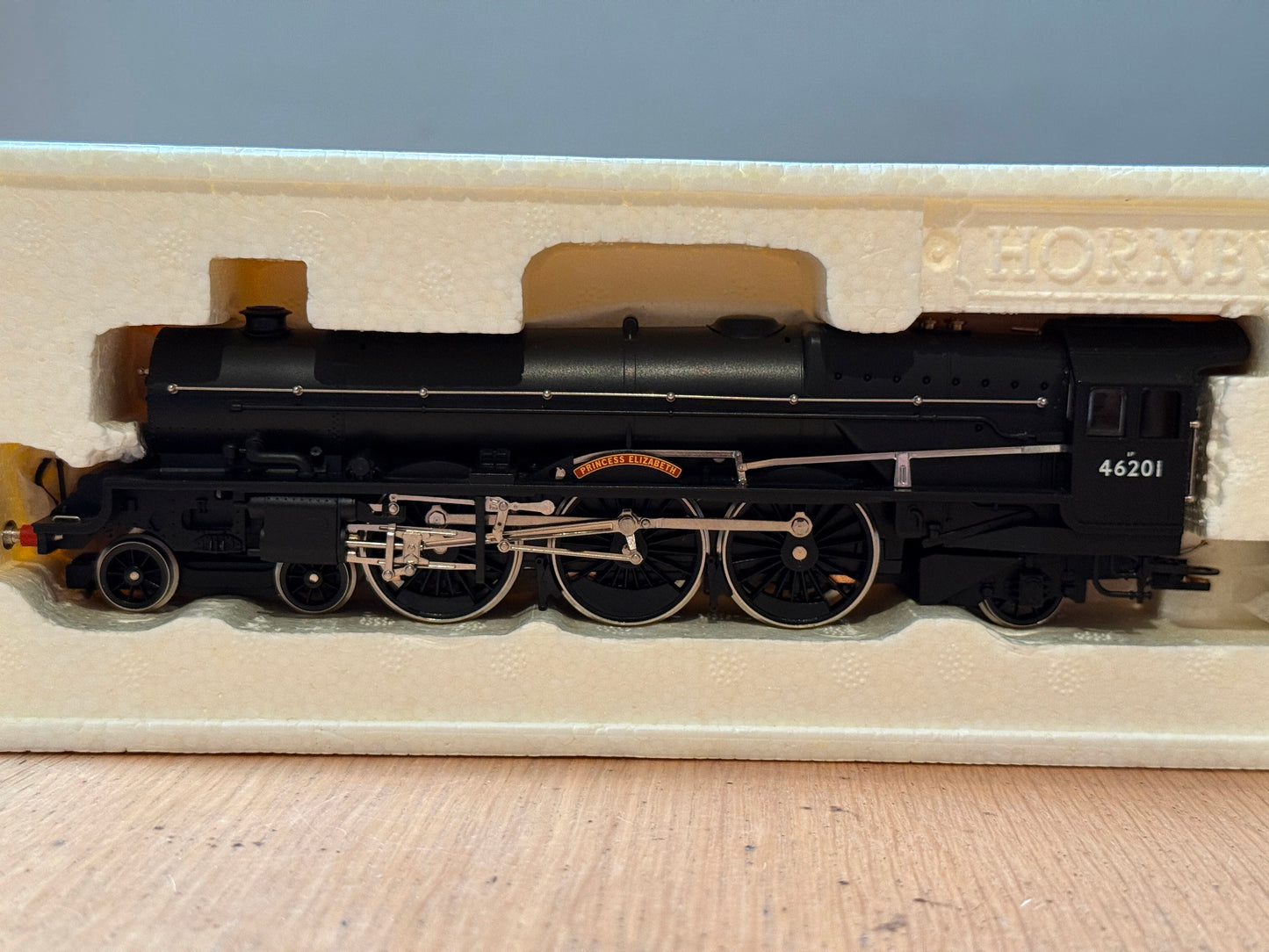 Hornby OO Gauge Princess Royal Class Locomotive 'Princess Elizabeth' - BNIB 50th