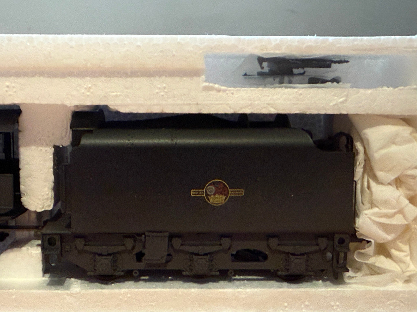 Bachmann OO Gauge Standard Class 5MT - 73069 BR Black Late Crest Weathered. BNIB