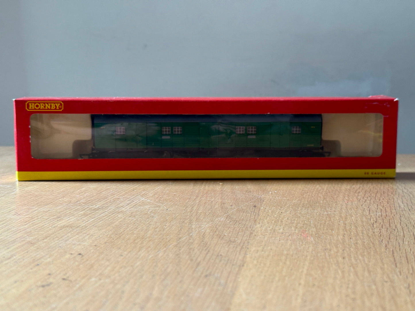 Hornby OO Gauge R4057A SR Malachite Green Bogie Luggage Van Boxed. BNIB.