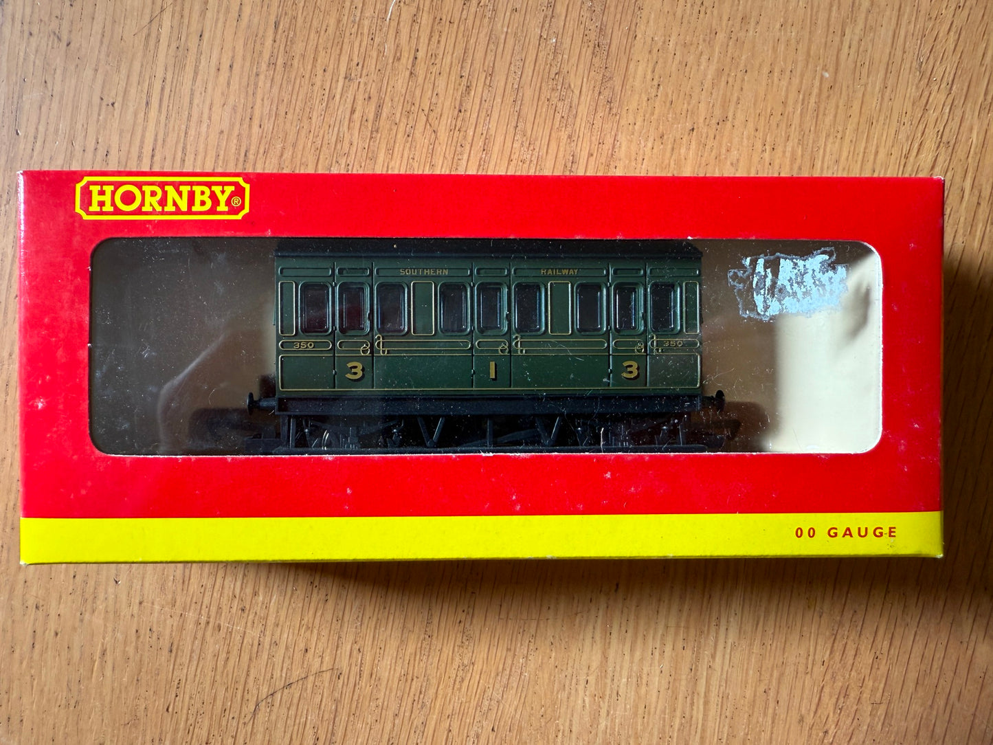 Hornby OO Gauge R4135 SR Olive Green Four Wheel Coach. BNIB.