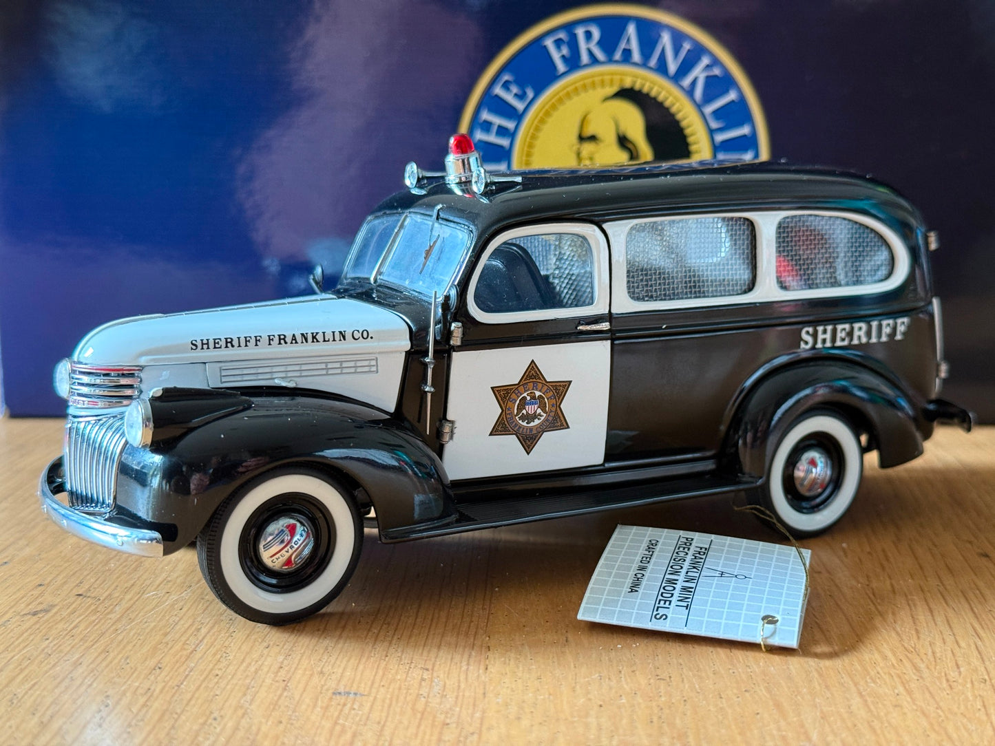Franklin Mint: 1946 Chevrolet Chevy Suburban - Police Sheriff MIB