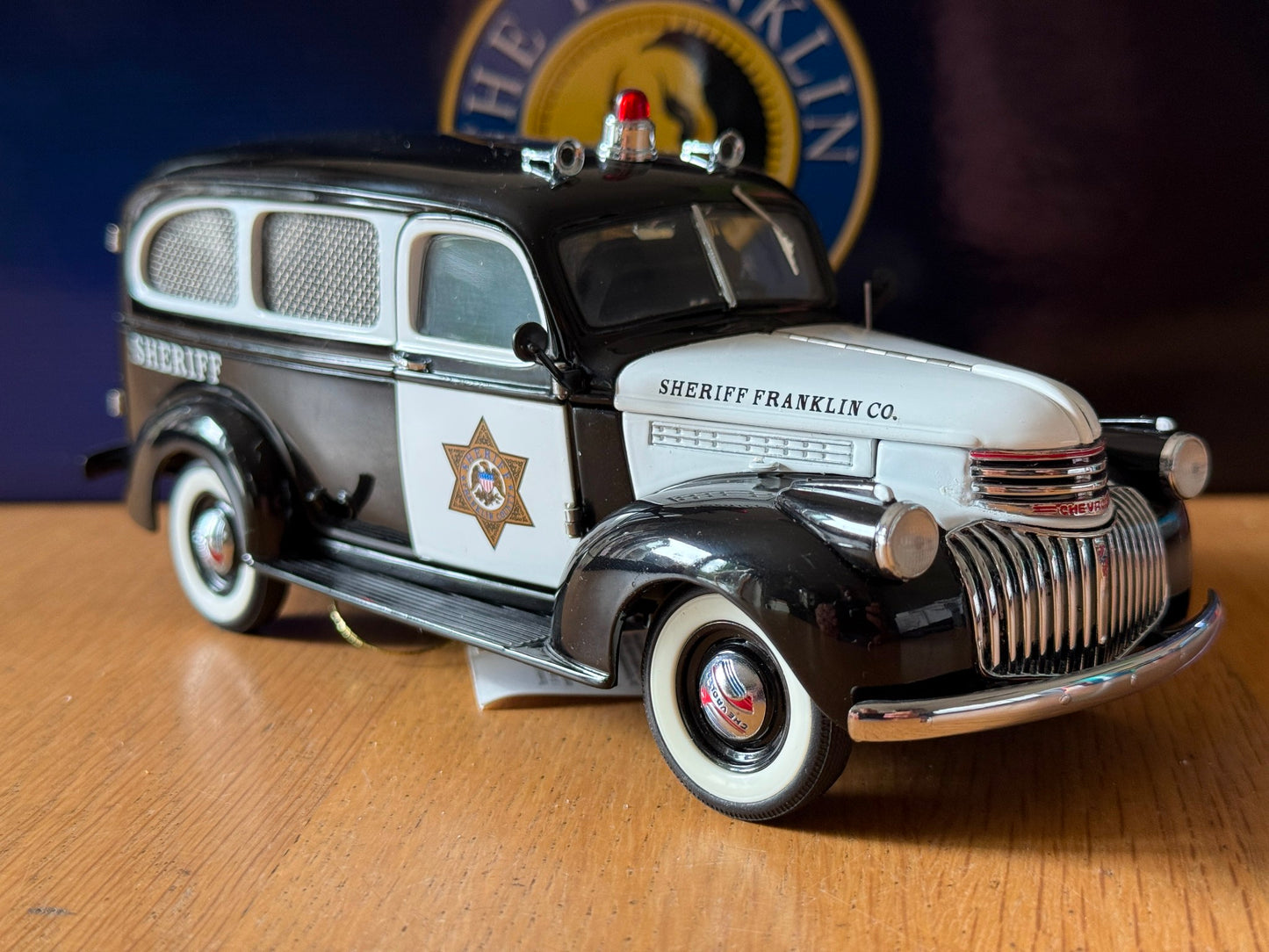 Franklin Mint: 1946 Chevrolet Chevy Suburban - Police Sheriff MIB