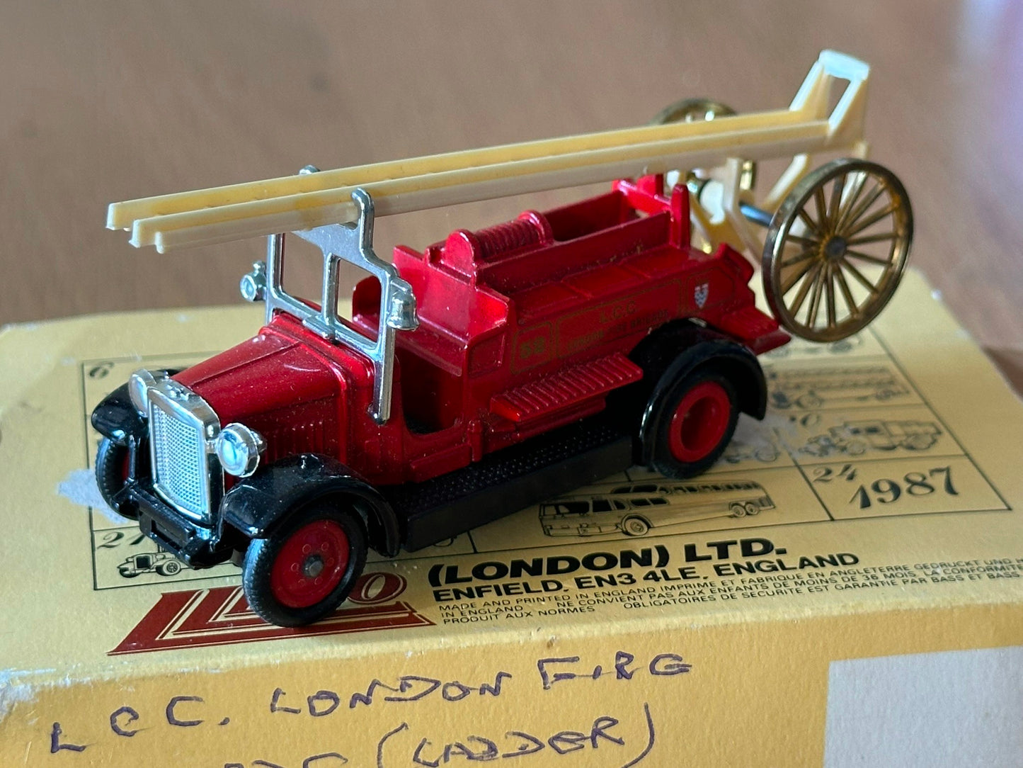 Days Gone Diecast 1934 Dennis Fire Engine - London Fire Brigade.
