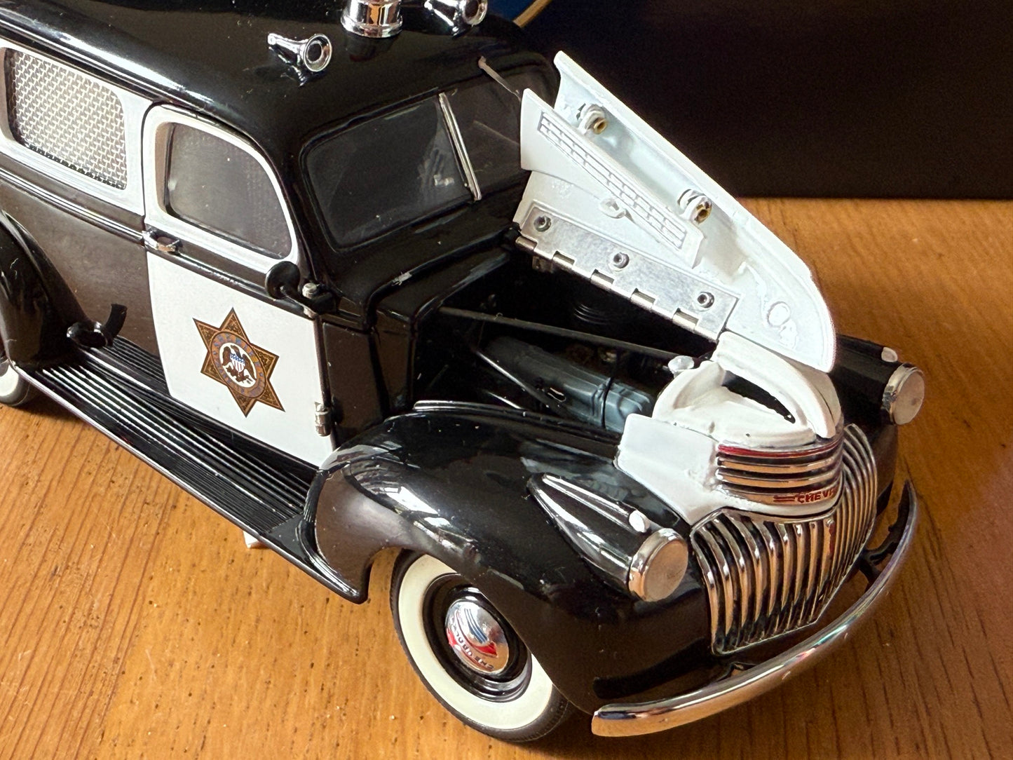 Franklin Mint: 1946 Chevrolet Chevy Suburban - Police Sheriff MIB