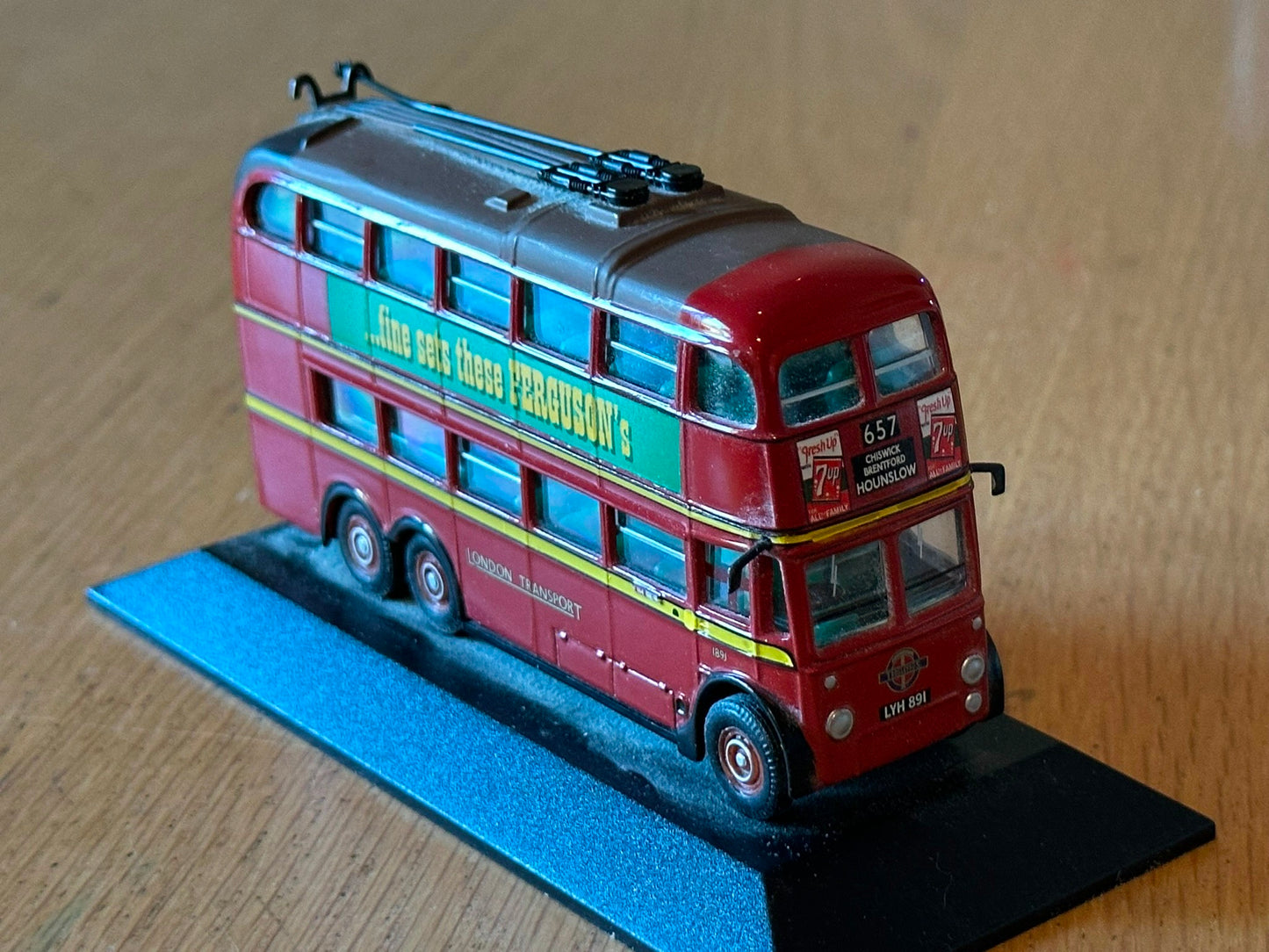 Atlas Great British Buses 1:76 3 Axle QI Trolleybus. No Box.