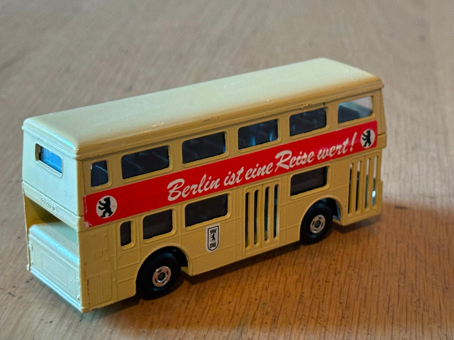 Matchbox Super Kings K-15 Berlin Bus