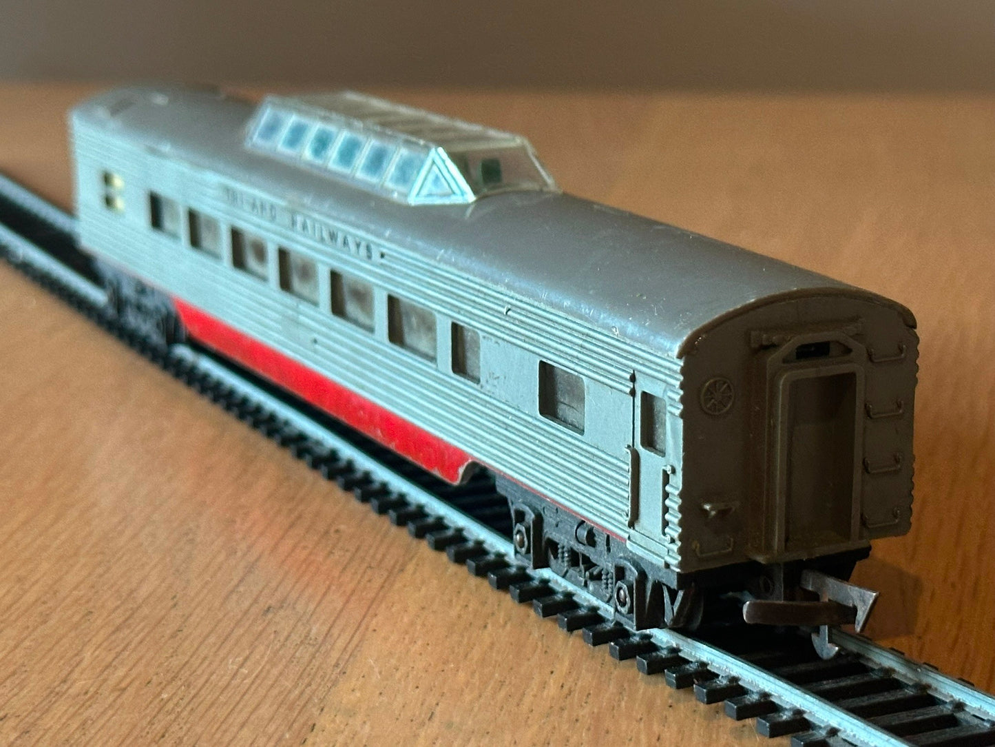Triang R24/R25 OO Gauge Transcontintental Vista Dome Coach