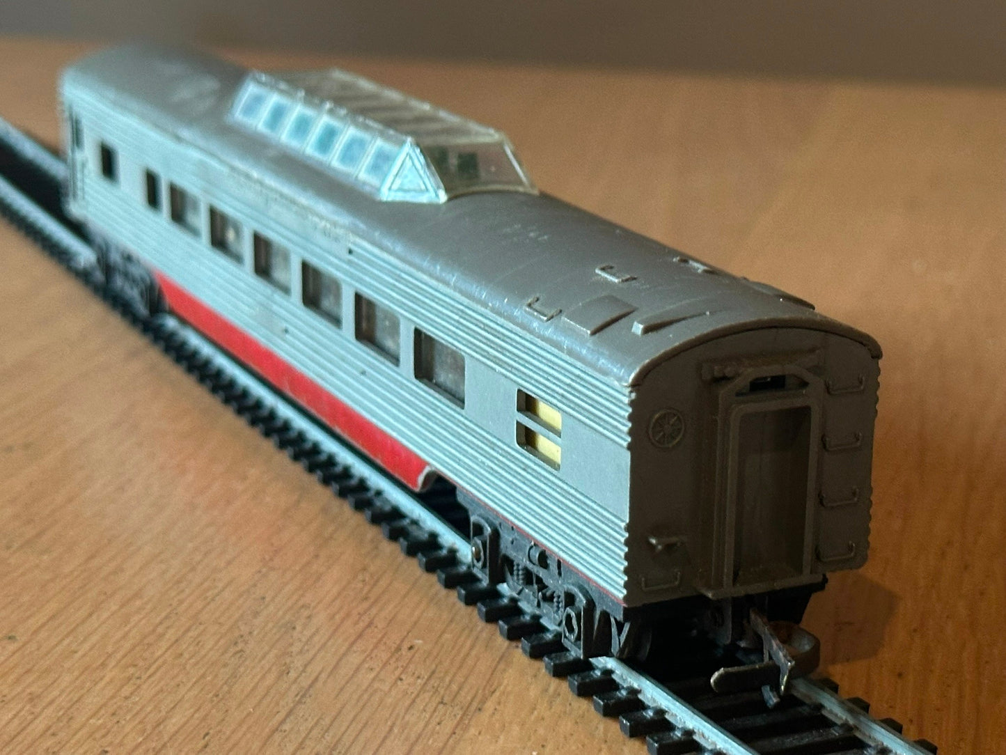 Triang R24/R25 OO Gauge Transcontintental Vista Dome Coach