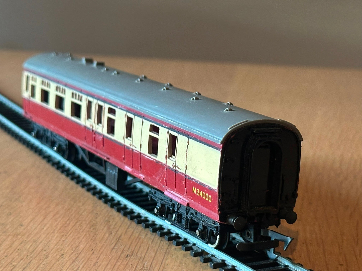 Tri-ang OO Gauge R28 B.R Main Line Brake 2nd Coach M34000 - Playworn