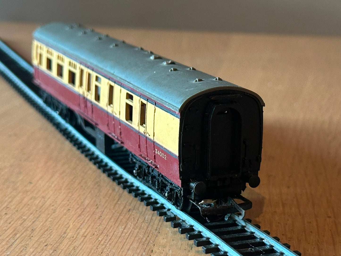 Tri-ang OO Gauge R28 B.R Main Line Brake Coach M34002 - Playworn