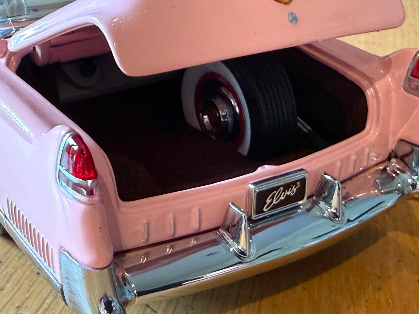 Franklin Mint: 1:24 Elvis Presley's Pink Cadillac