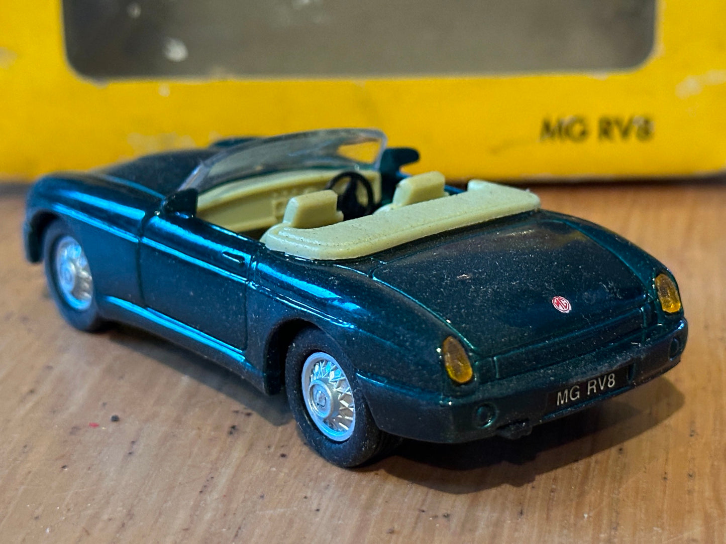 Maisto Diecast - Supercar Collection - MG RV8