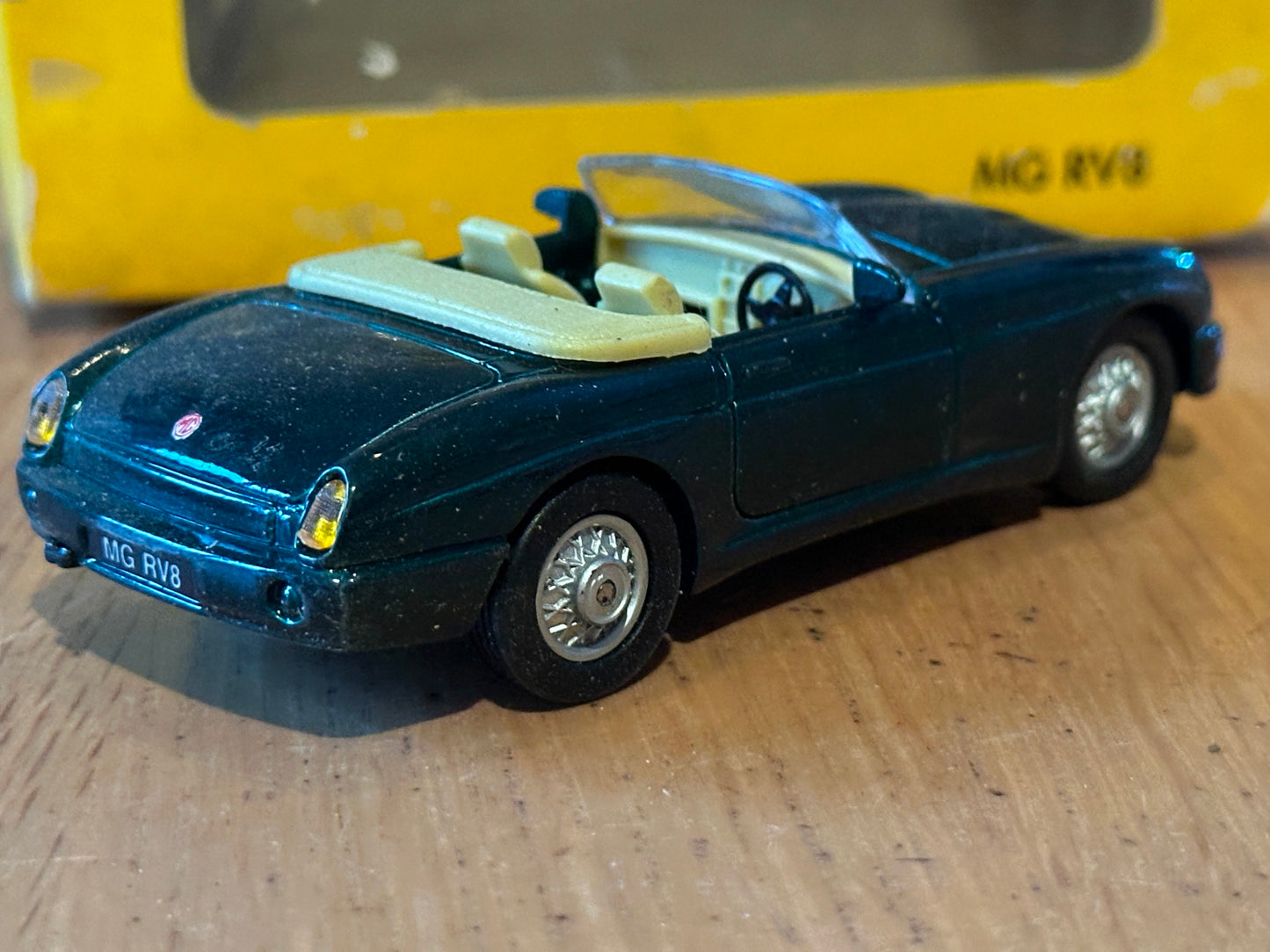 Maisto Diecast - Supercar Collection - MG RV8