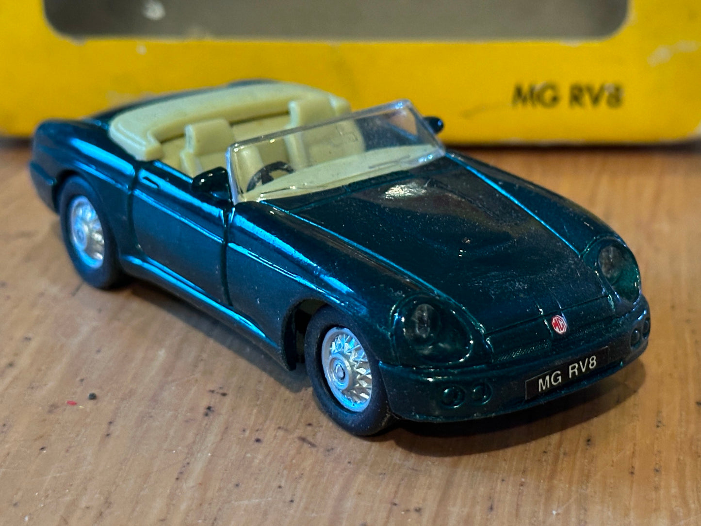 Maisto Diecast - Supercar Collection - MG RV8