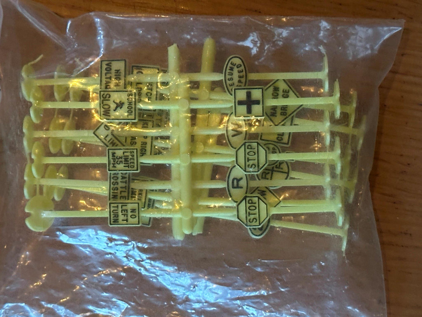 Dapol OO Gauge Road Signs