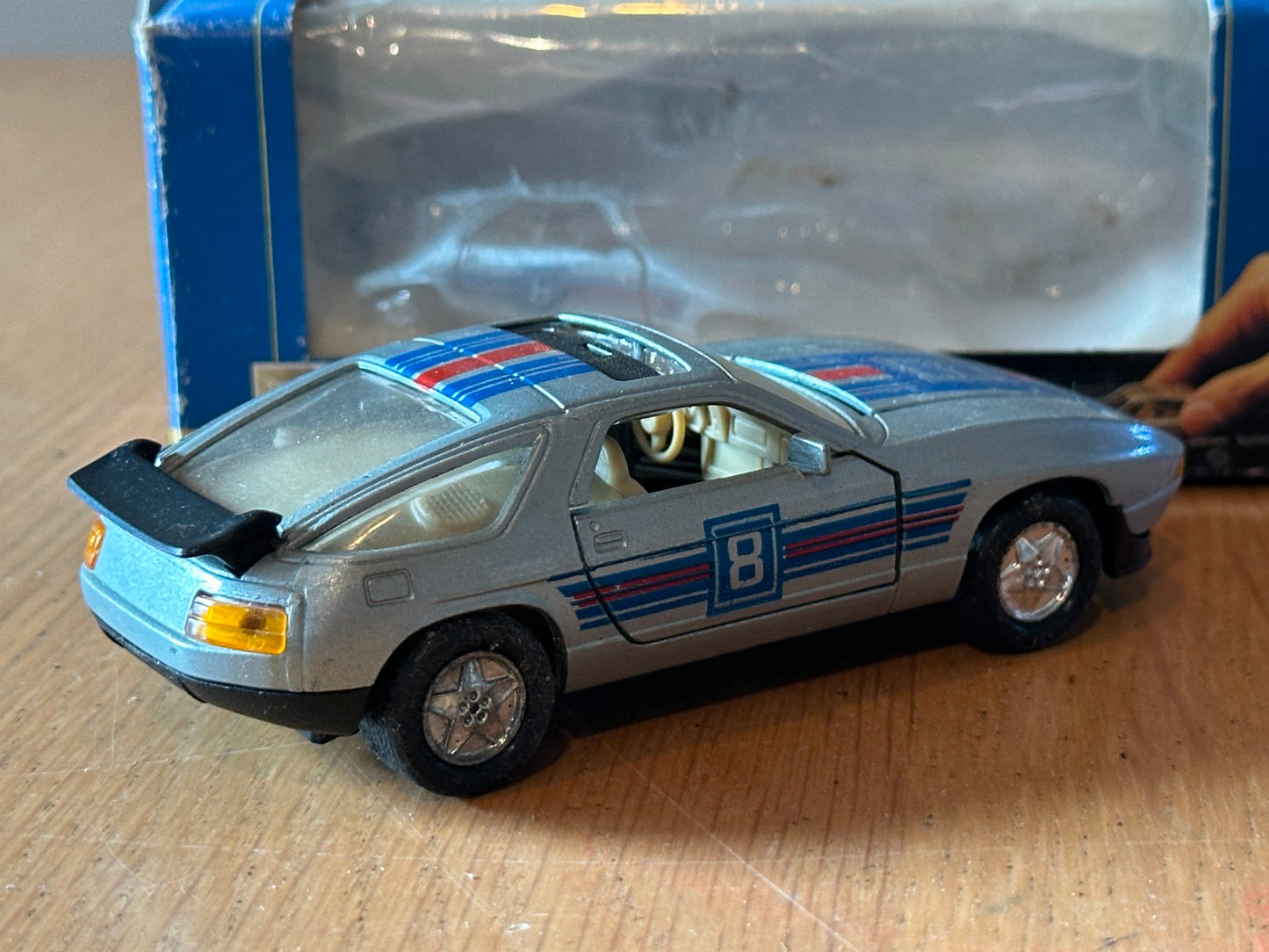 Welly Diecast Pull Back Super Racer - Porsche 928